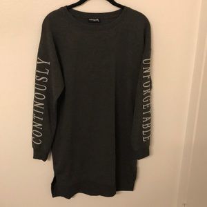 Long sleeve sweater w/ graphic sleeve design
